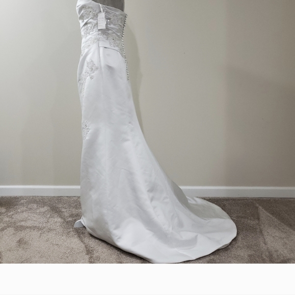 W1 WEDDING DRESS - Picture 10 of 11